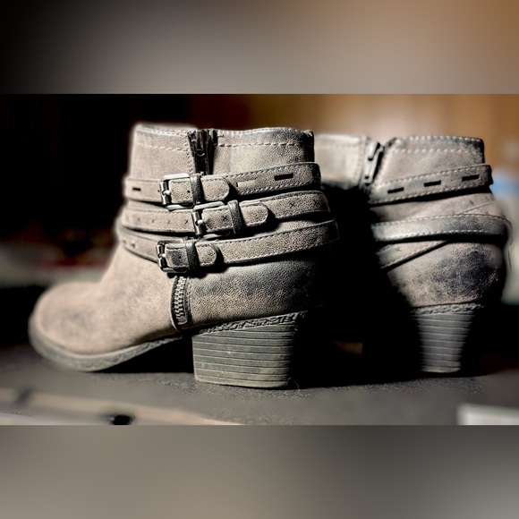 2 pairs of Black leather ankle boot